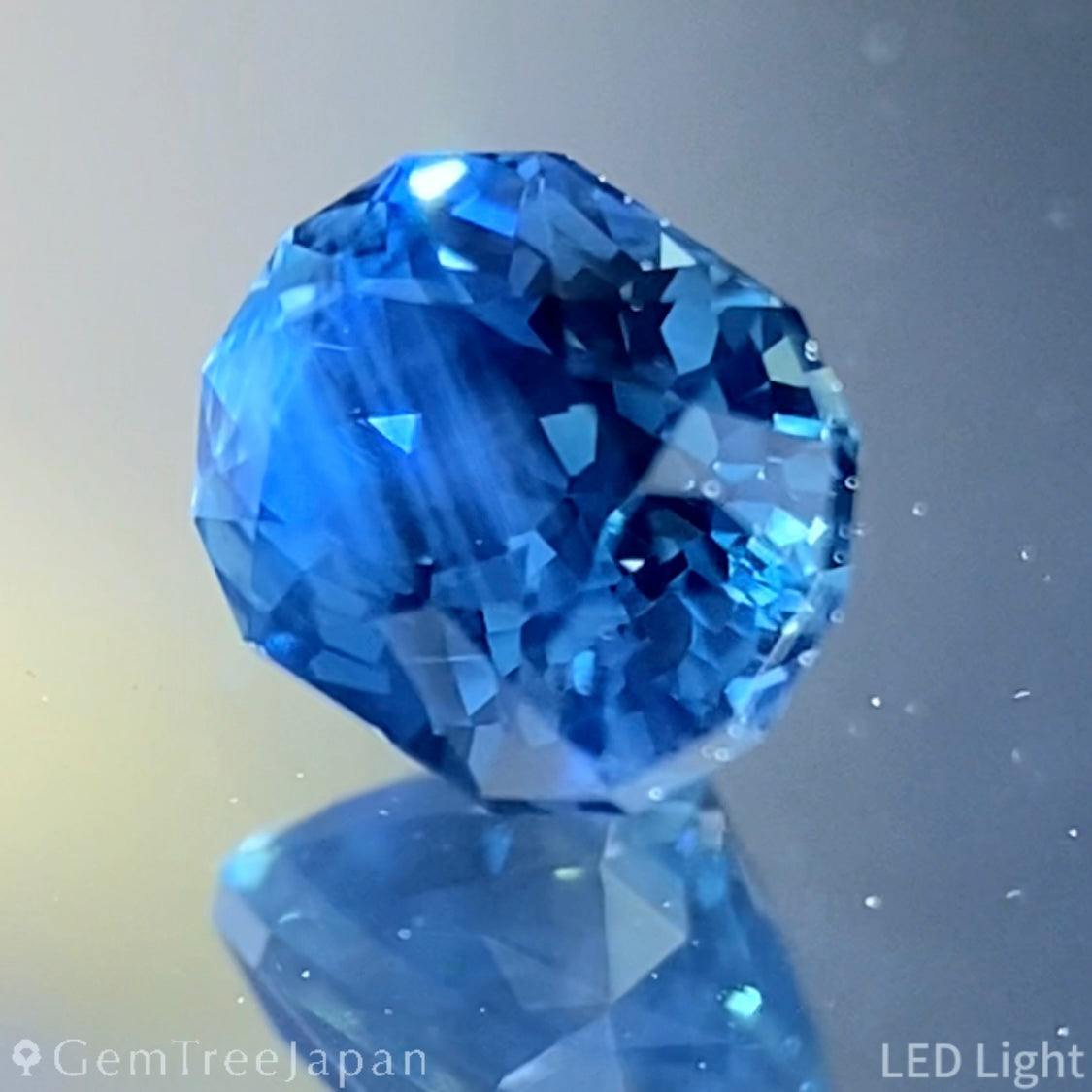 Greenish Blue Sapphire 0.605ct / Cameroon