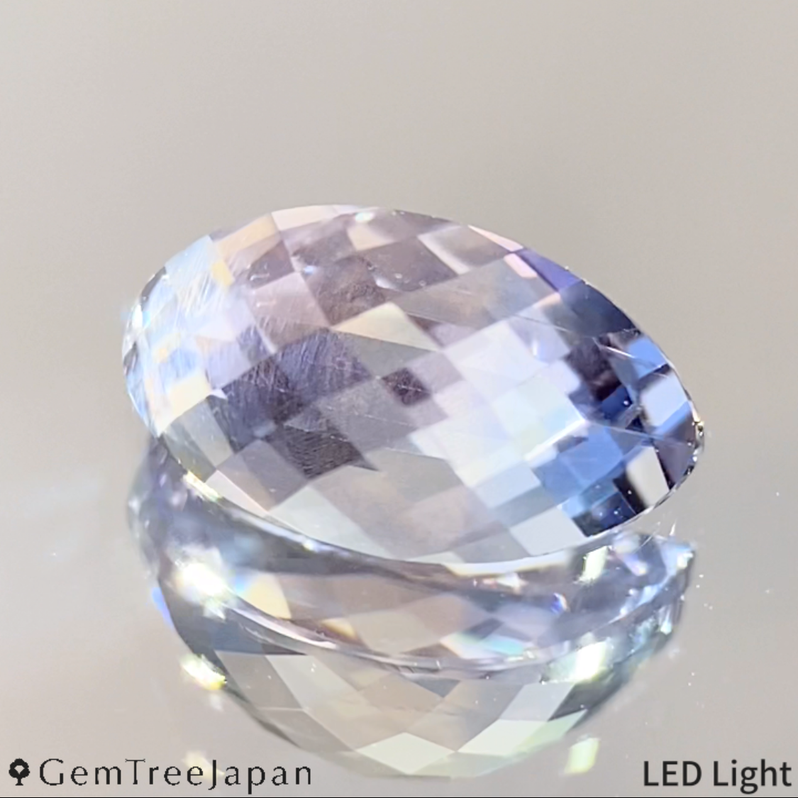 "Sleepy Rainbow" Un-Heat Parti-Color Sapphire 1.439ct / Kanchanaburi (Thailand)