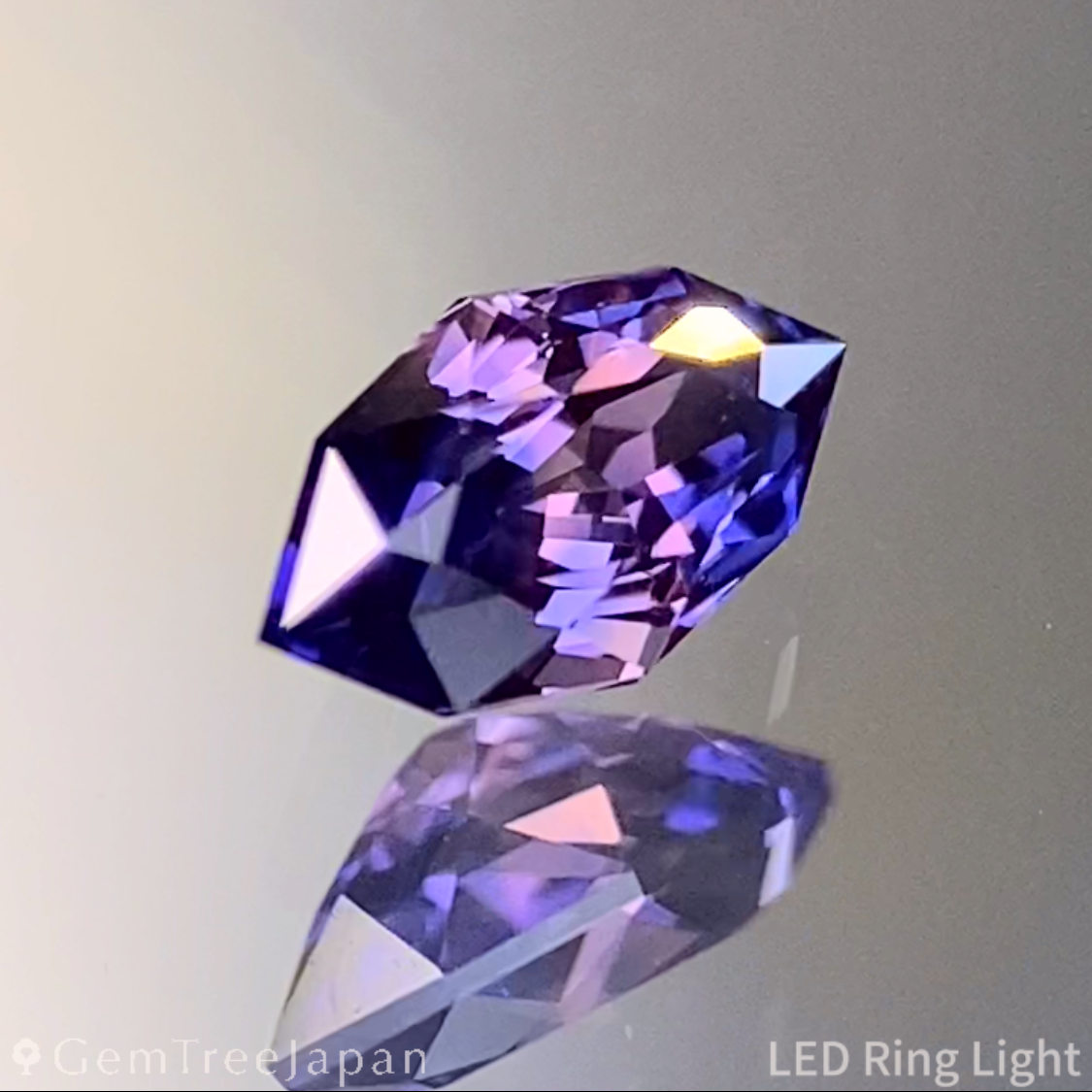 【One Price】Parti-Color Sapphire 0.317ct / Madagascar