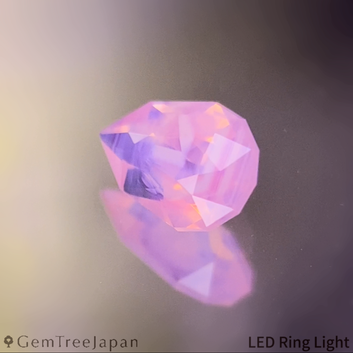 Un-Heat Padparadscha Sapphire 0.319ct / Vietnam