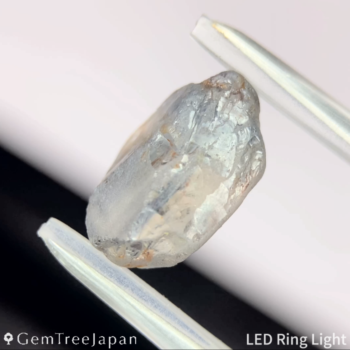 "Sleepy Rainbow" Un-Heat Parti-Color Sapphire 1.439ct / Kanchanaburi (Thailand)