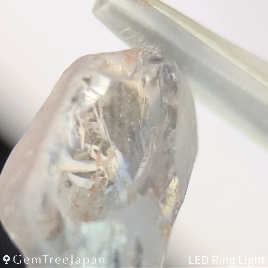 "Sleepy Rainbow" Un-Heat Parti-Color Sapphire 1.439ct / Kanchanaburi (Thailand)