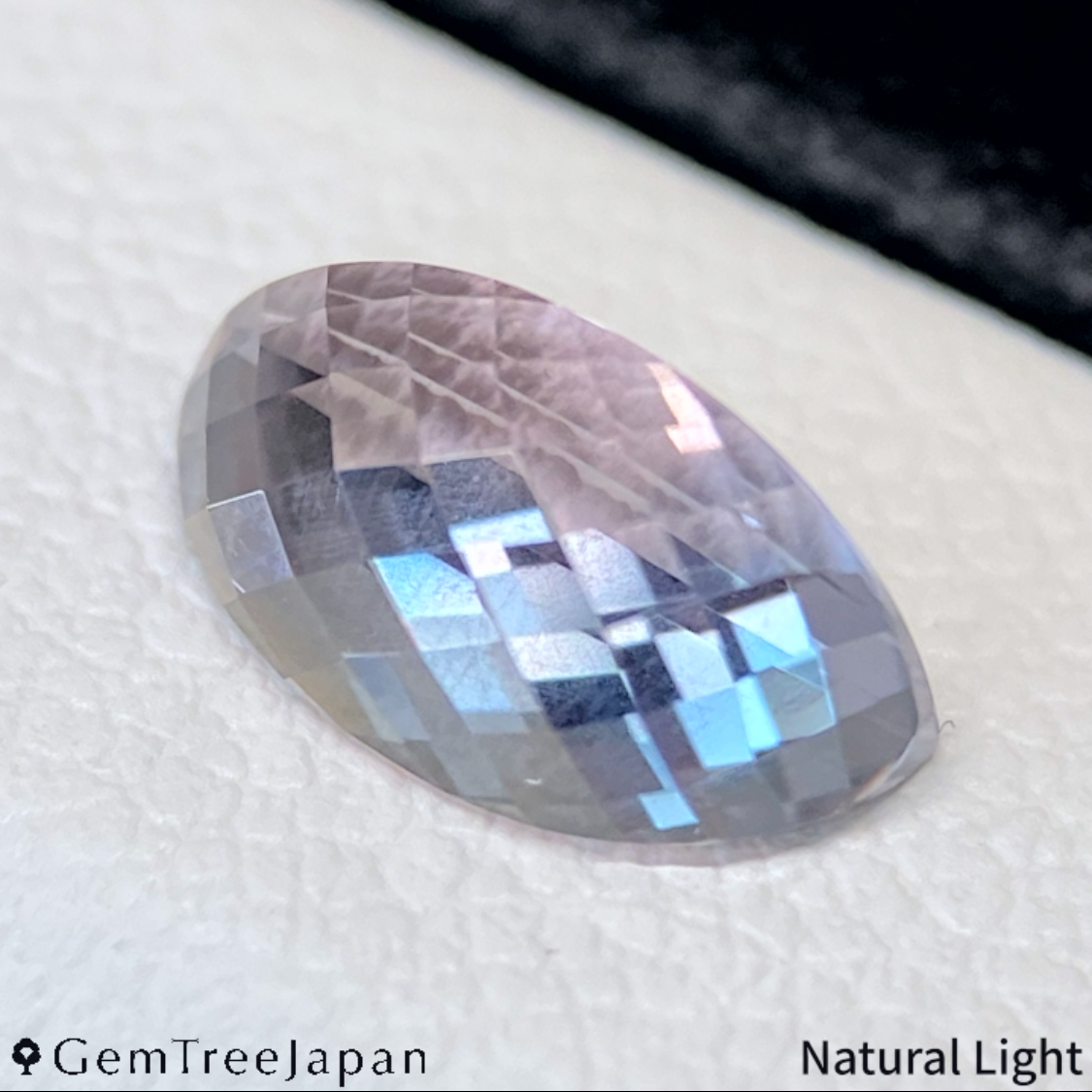 "Sleepy Rainbow" Un-Heat Parti-Color Sapphire 1.439ct / Kanchanaburi (Thailand)