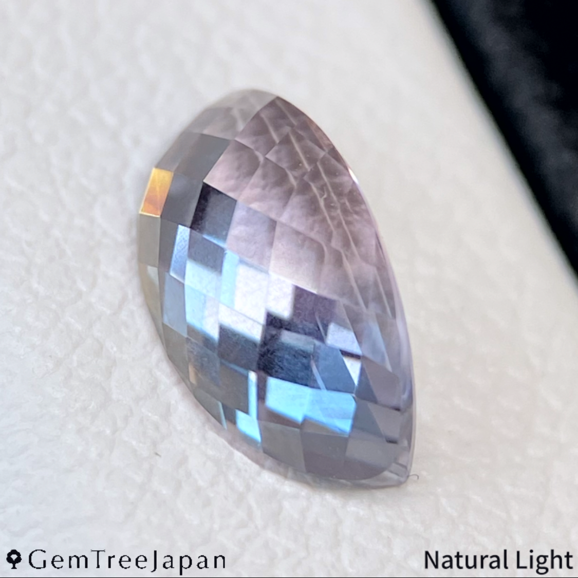"Sleepy Rainbow" Un-Heat Parti-Color Sapphire 1.439ct / Kanchanaburi (Thailand)