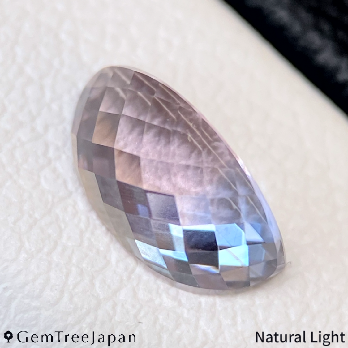 "Sleepy Rainbow" Un-Heat Parti-Color Sapphire 1.439ct / Kanchanaburi (Thailand)