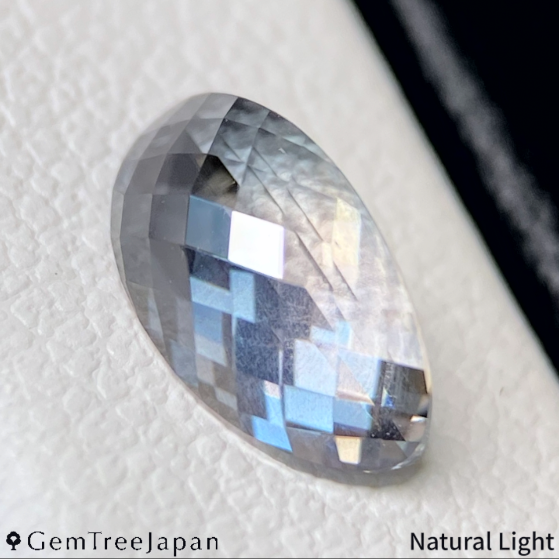 "Sleepy Rainbow" Un-Heat Parti-Color Sapphire 1.439ct / Kanchanaburi (Thailand)