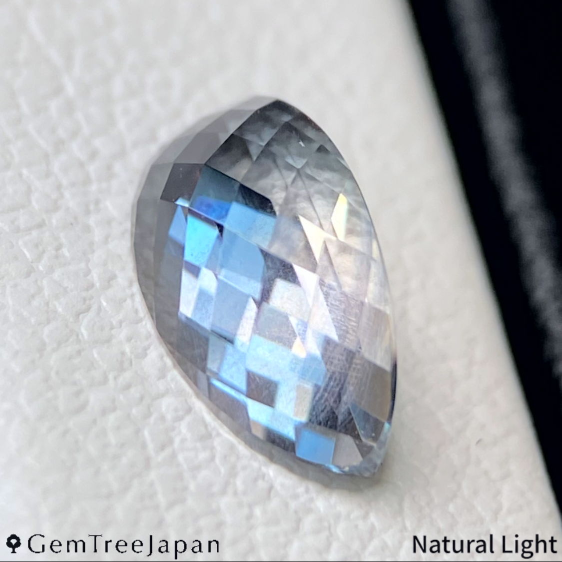 "Sleepy Rainbow" Un-Heat Parti-Color Sapphire 1.439ct / Kanchanaburi (Thailand)