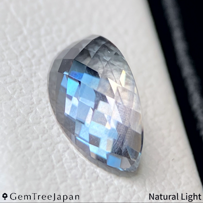 "Sleepy Rainbow" Un-Heat Parti-Color Sapphire 1.439ct / Kanchanaburi (Thailand)