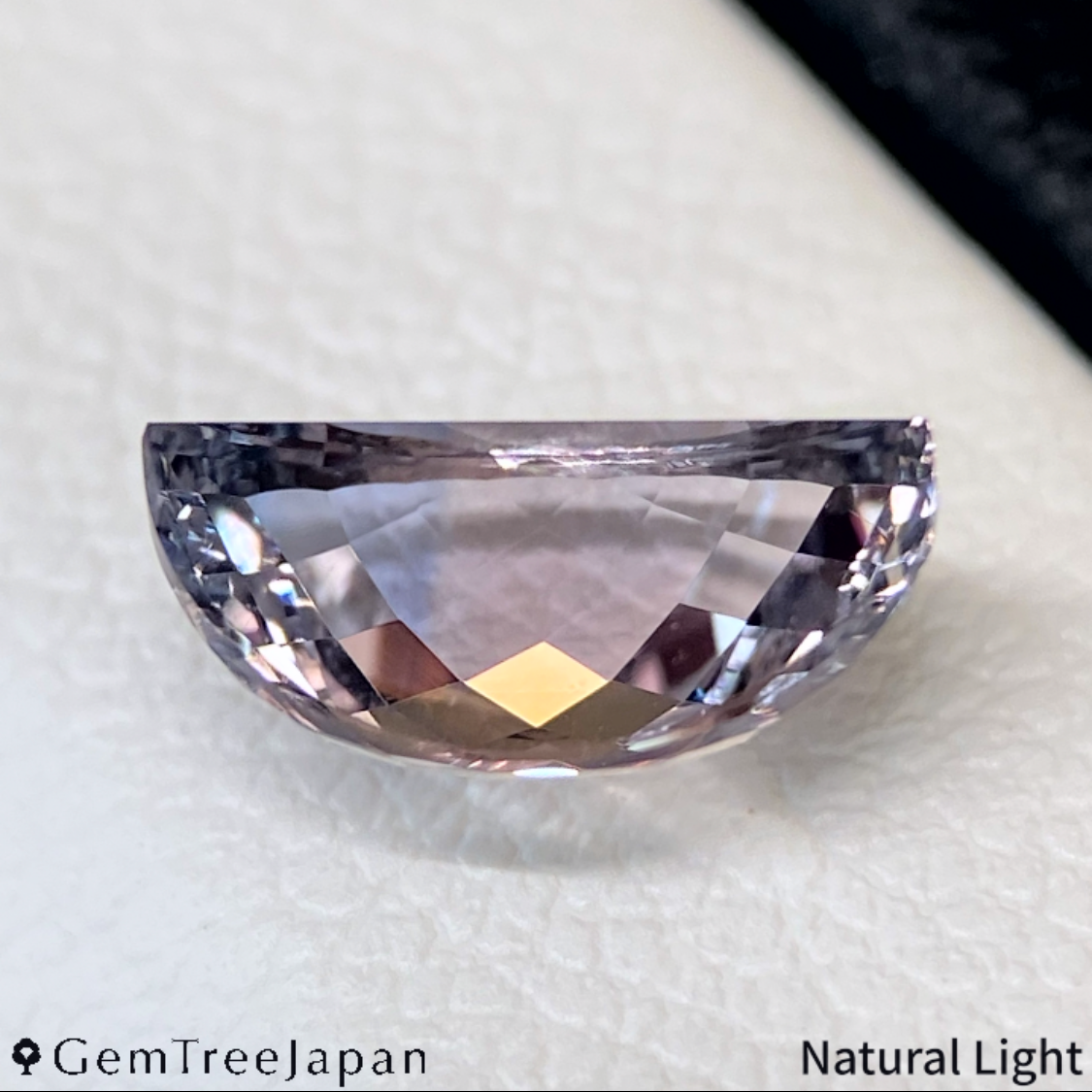 "Sleepy Rainbow" Un-Heat Parti-Color Sapphire 1.439ct / Kanchanaburi (Thailand)