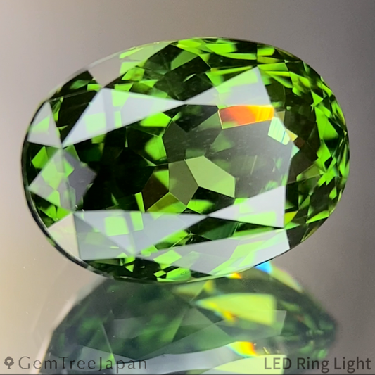 Green Zircon 3.649ct / Madagascar