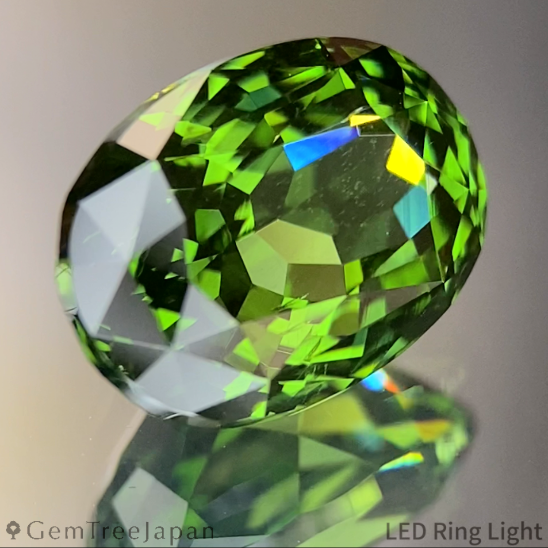 Green Zircon 3.649ct / Madagascar