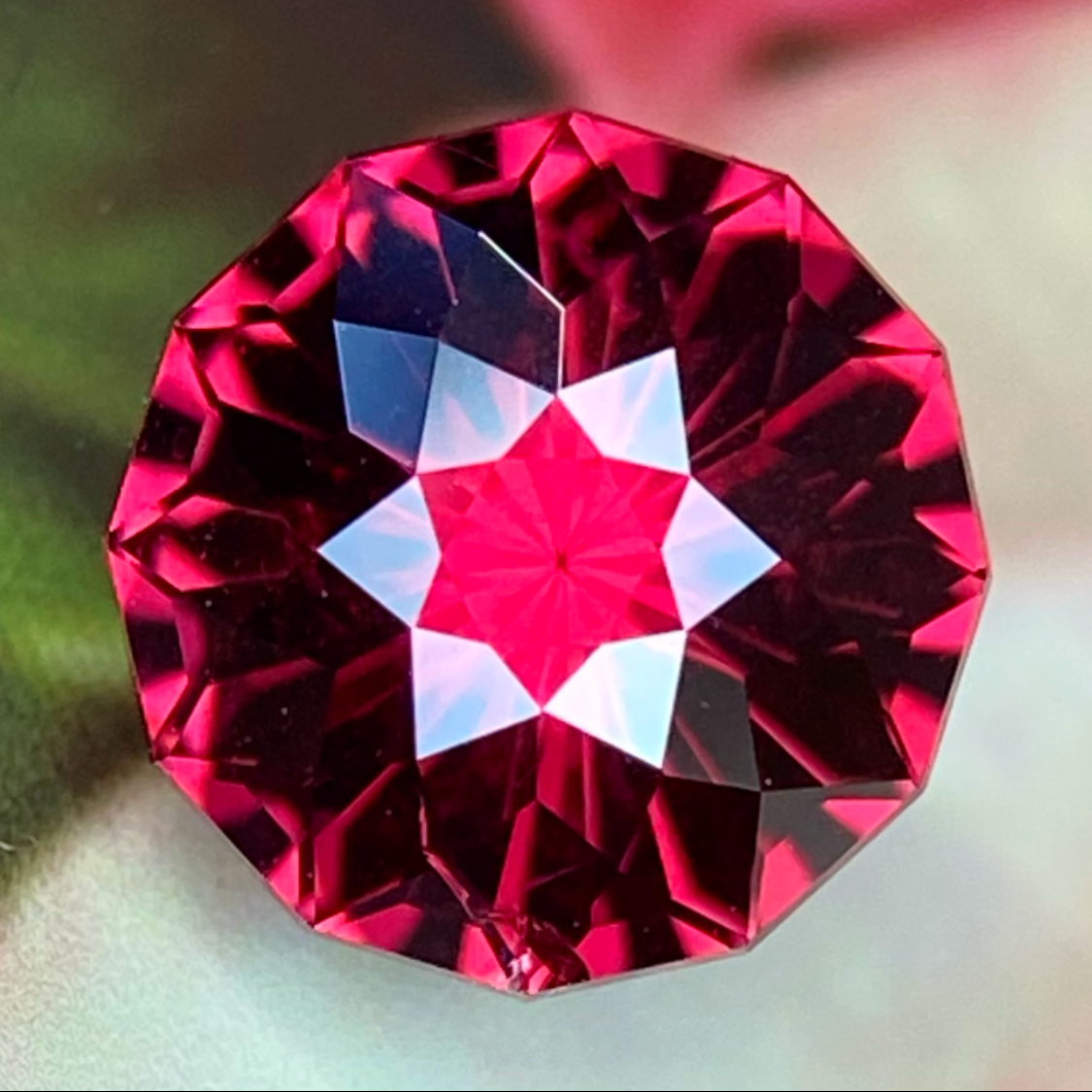 Rhodolite Garnet 1.44ct / Vietnam 