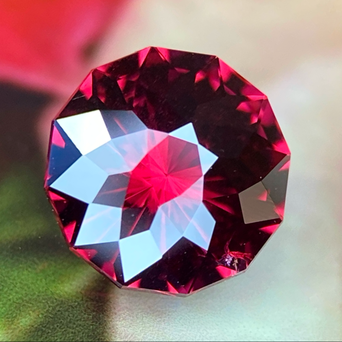 Rhodolite Garnet 1.44ct / Vietnam 