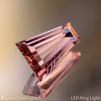 Padparadscha Sapphire 0.692ct / Madagascar
