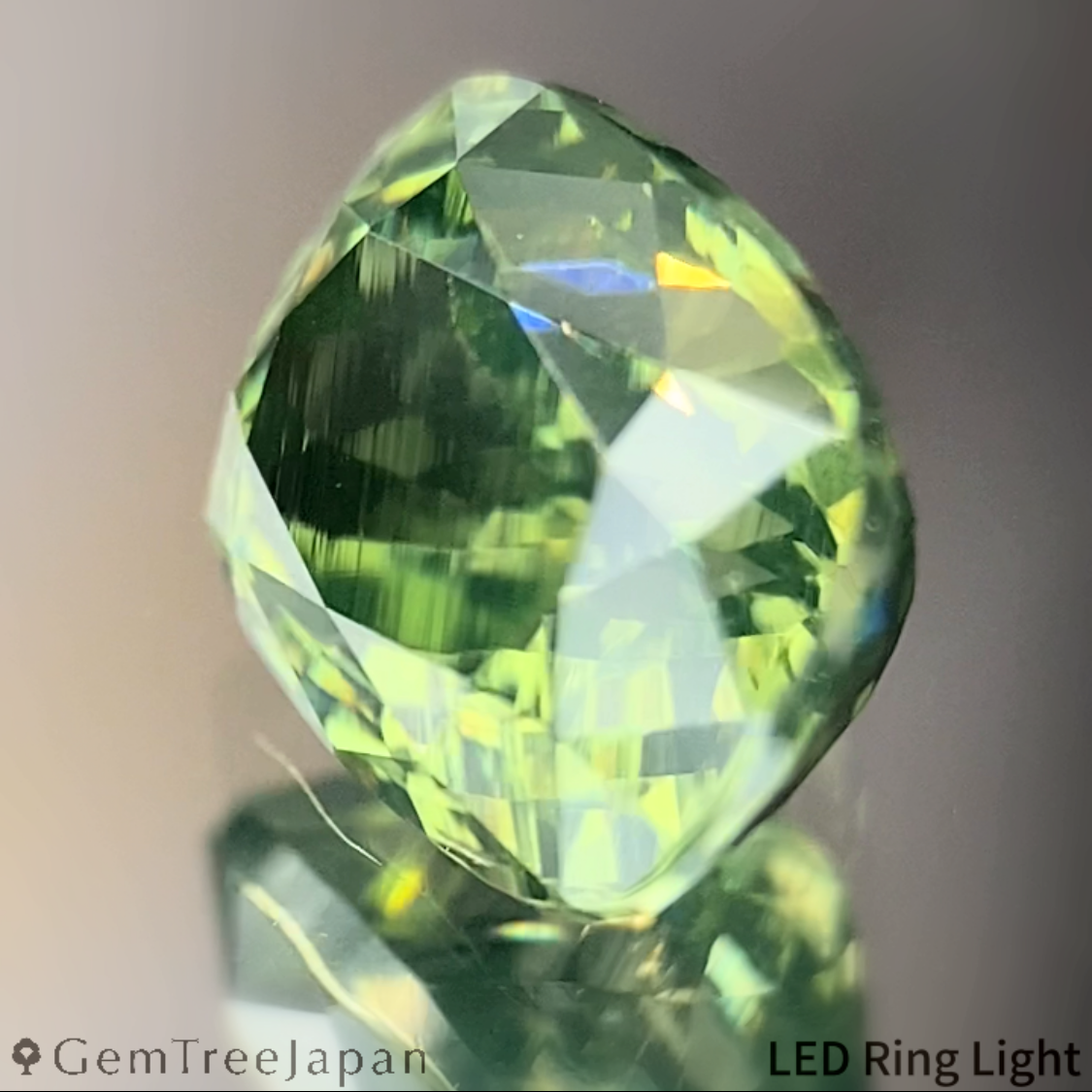 Green Zircon 2.599ct / Sri Lanka