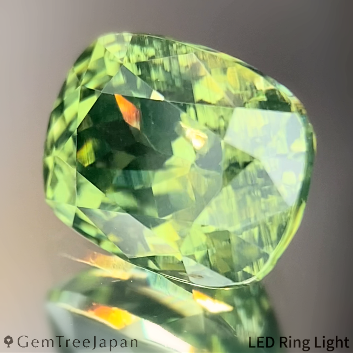 Green Zircon 2.599ct / Sri Lanka