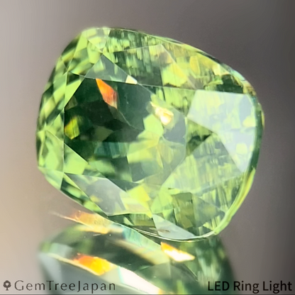 Green Zircon 2.599ct / Sri Lanka