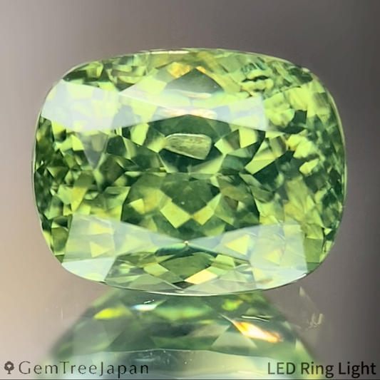 Green Zircon 2.599ct / Sri Lanka