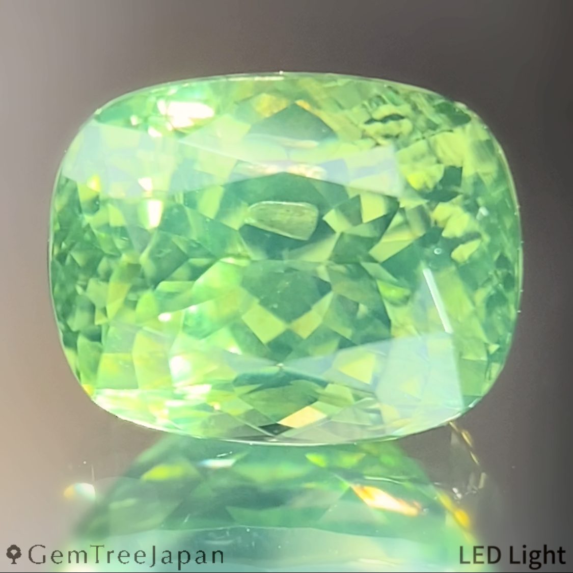 Green Zircon 2.599ct / Sri Lanka