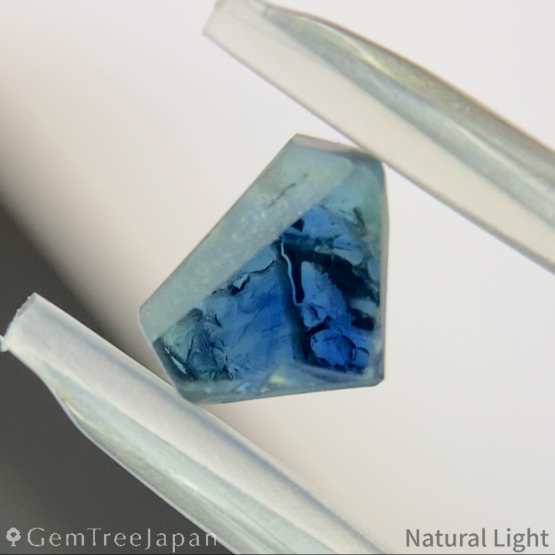 Greenish Blue Sapphire 0.500ct / Cameroon