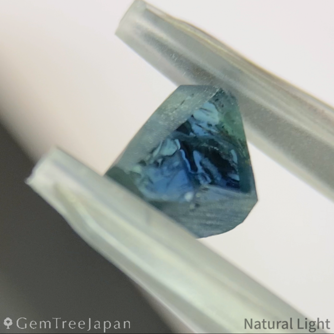 Greenish Blue Sapphire 0.500ct / Cameroon
