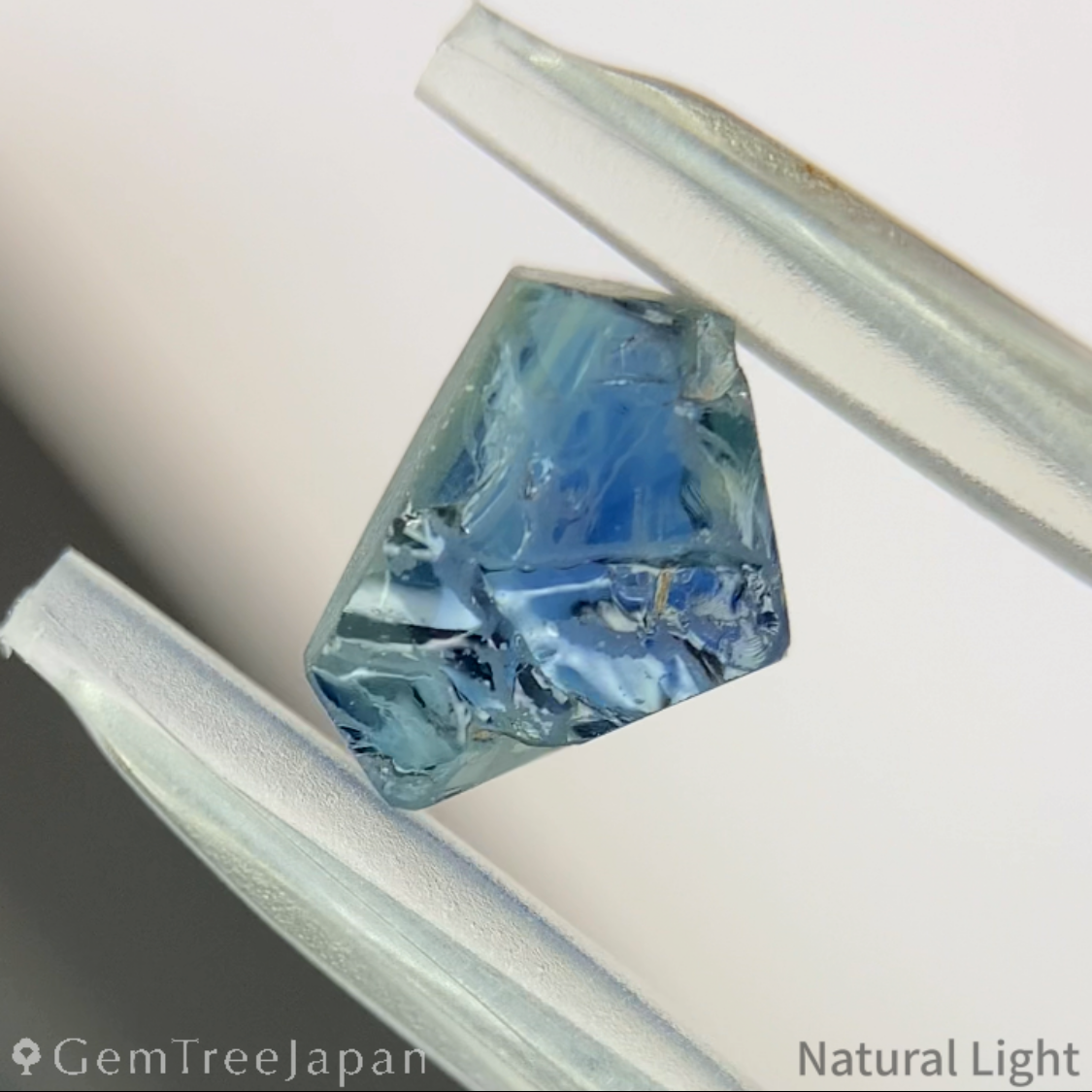 Greenish Blue Sapphire 0.500ct / Cameroon