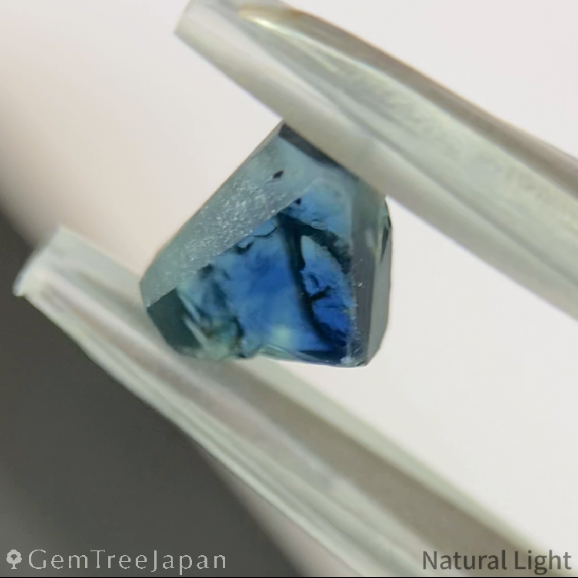 Greenish Blue Sapphire 0.500ct / Cameroon