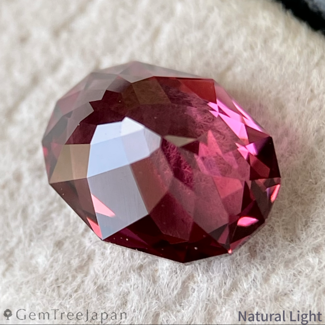 Rhodolite Garnet 1.395ct / Vietnam