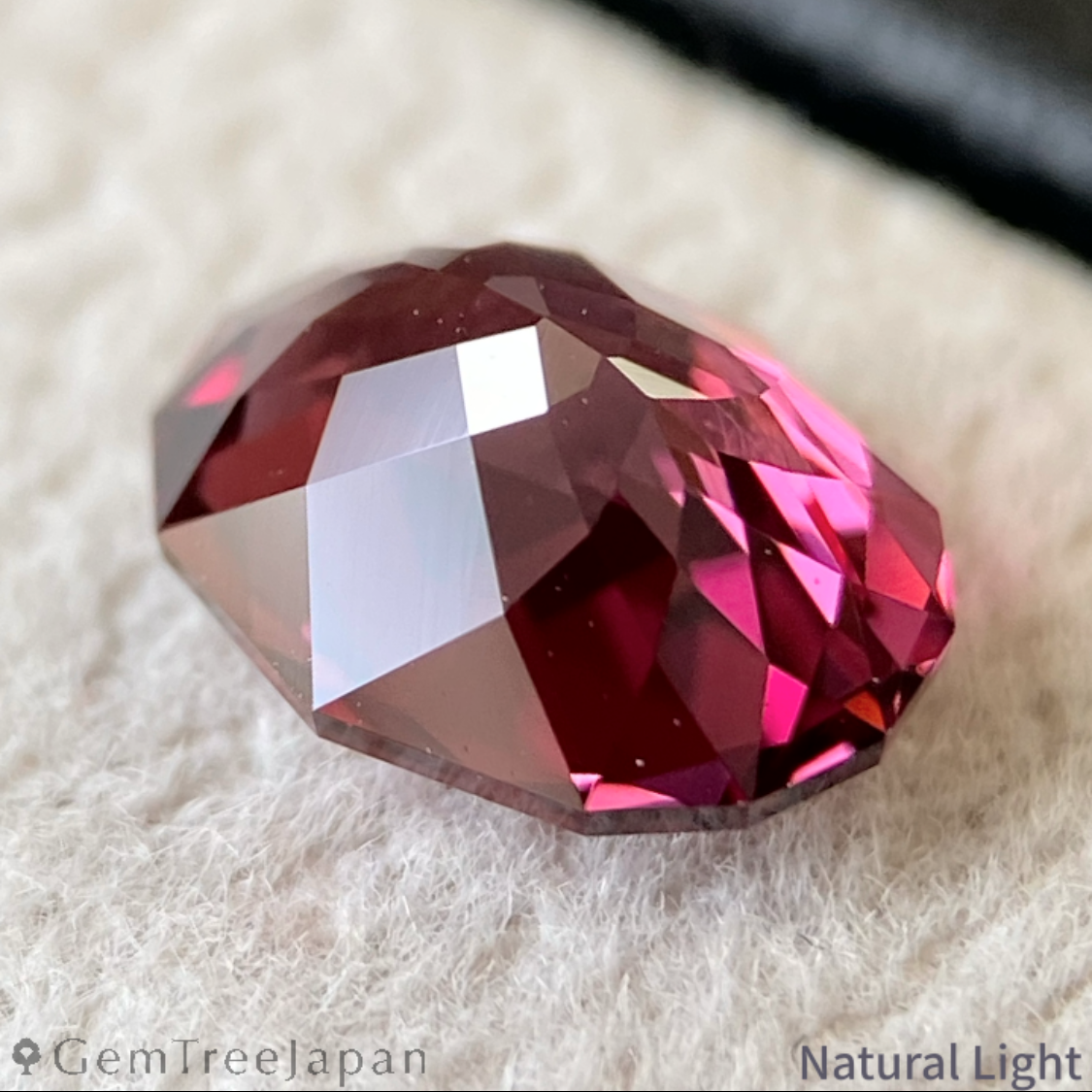 Rhodolite Garnet 1.395ct / Vietnam