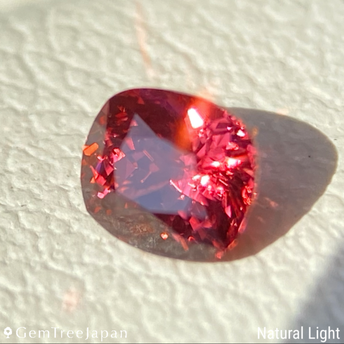 Orangy Pink Spinel 0.270ct / Vietnam