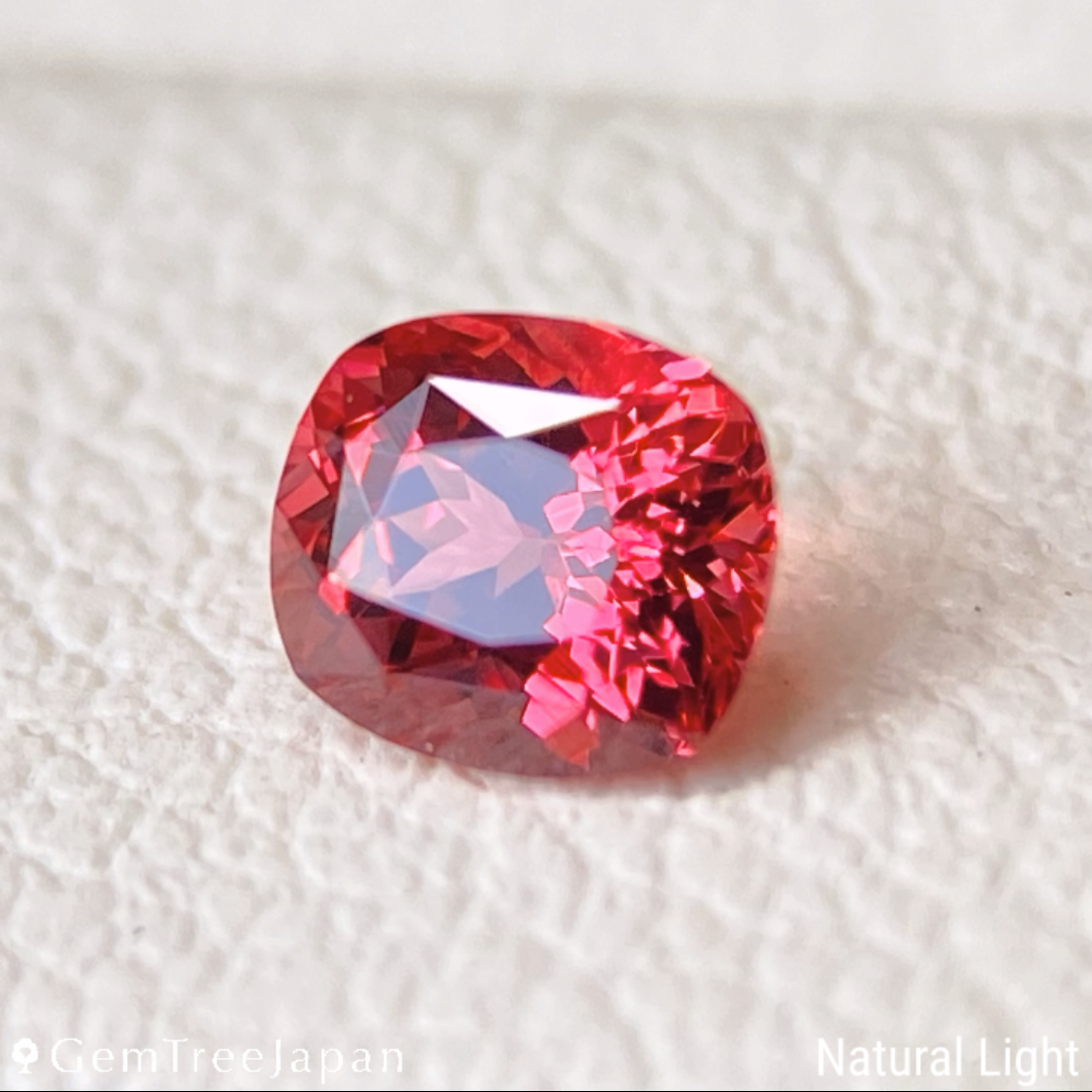 Orangy Pink Spinel 0.270ct / Vietnam
