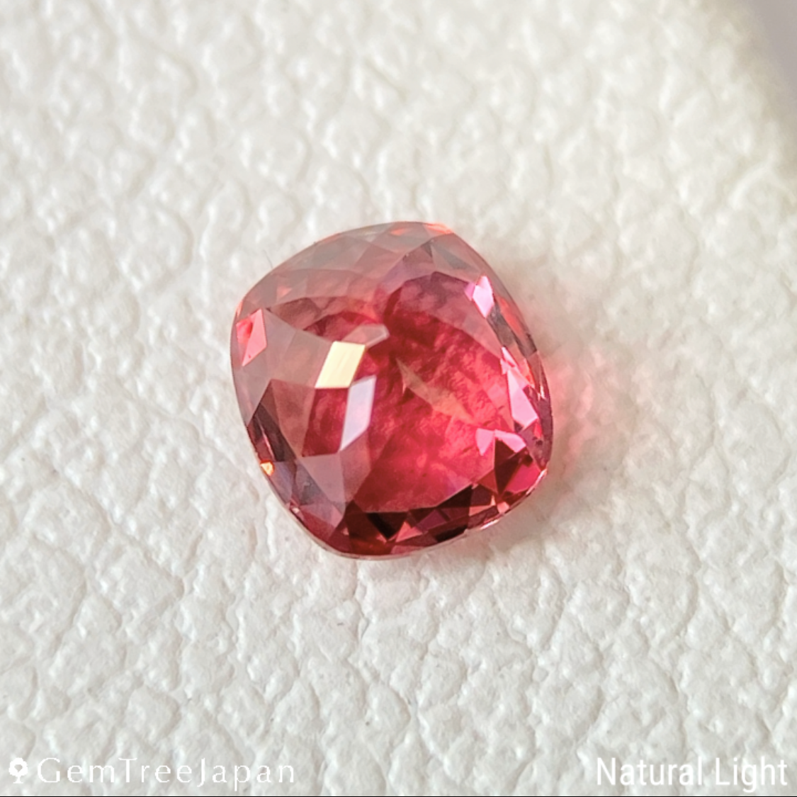 Orangy Pink Spinel 0.270ct / Vietnam