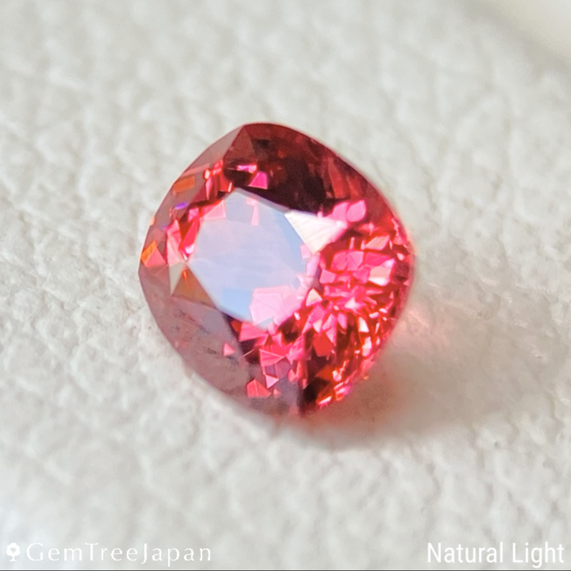 Orangy Pink Spinel 0.270ct / Vietnam