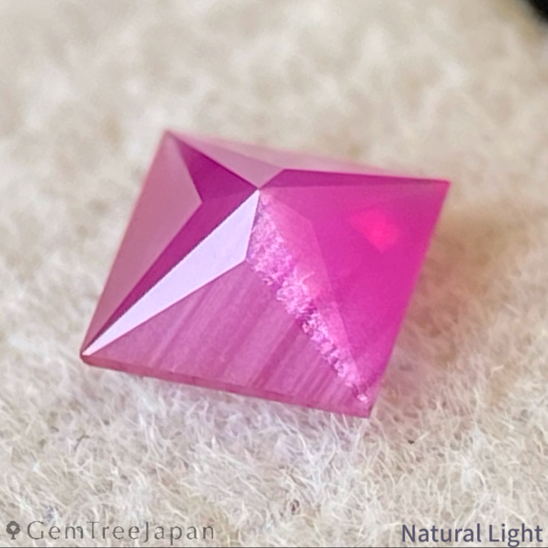 Un-Heat Ruby 0.285ct / Burma / Princess Cut