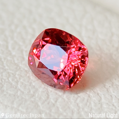 Orangy Pink Spinel 0.270ct / Vietnam
