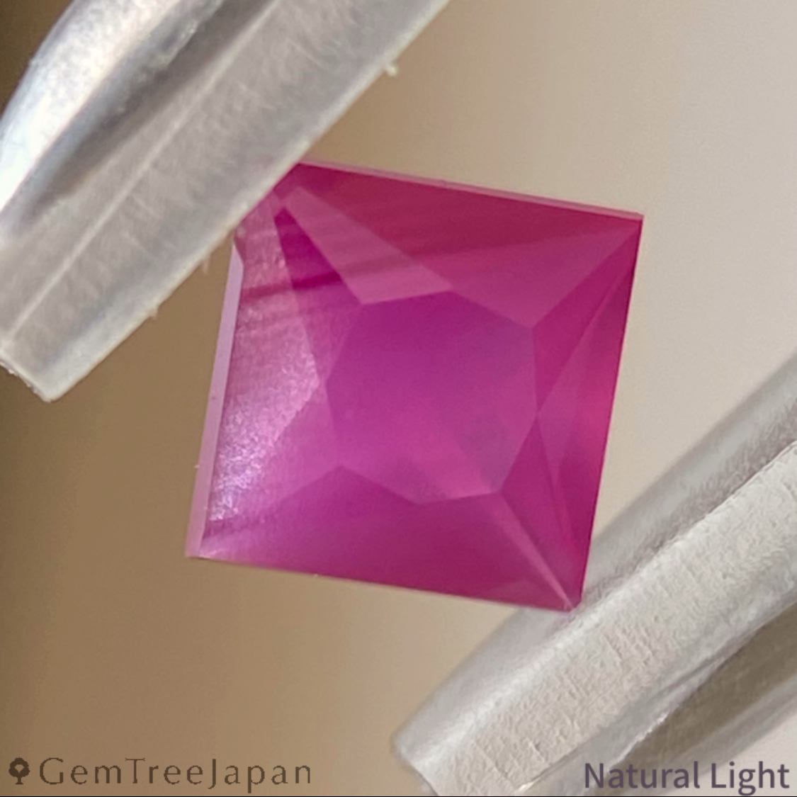 Un-Heat Ruby 0.285ct / Burma / Princess Cut