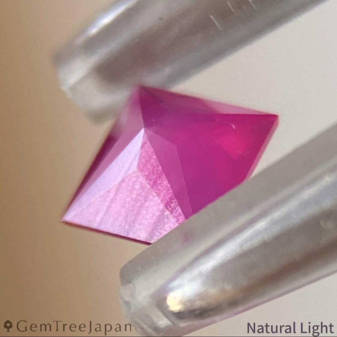 Un-Heat Ruby 0.285ct / Burma / Princess Cut