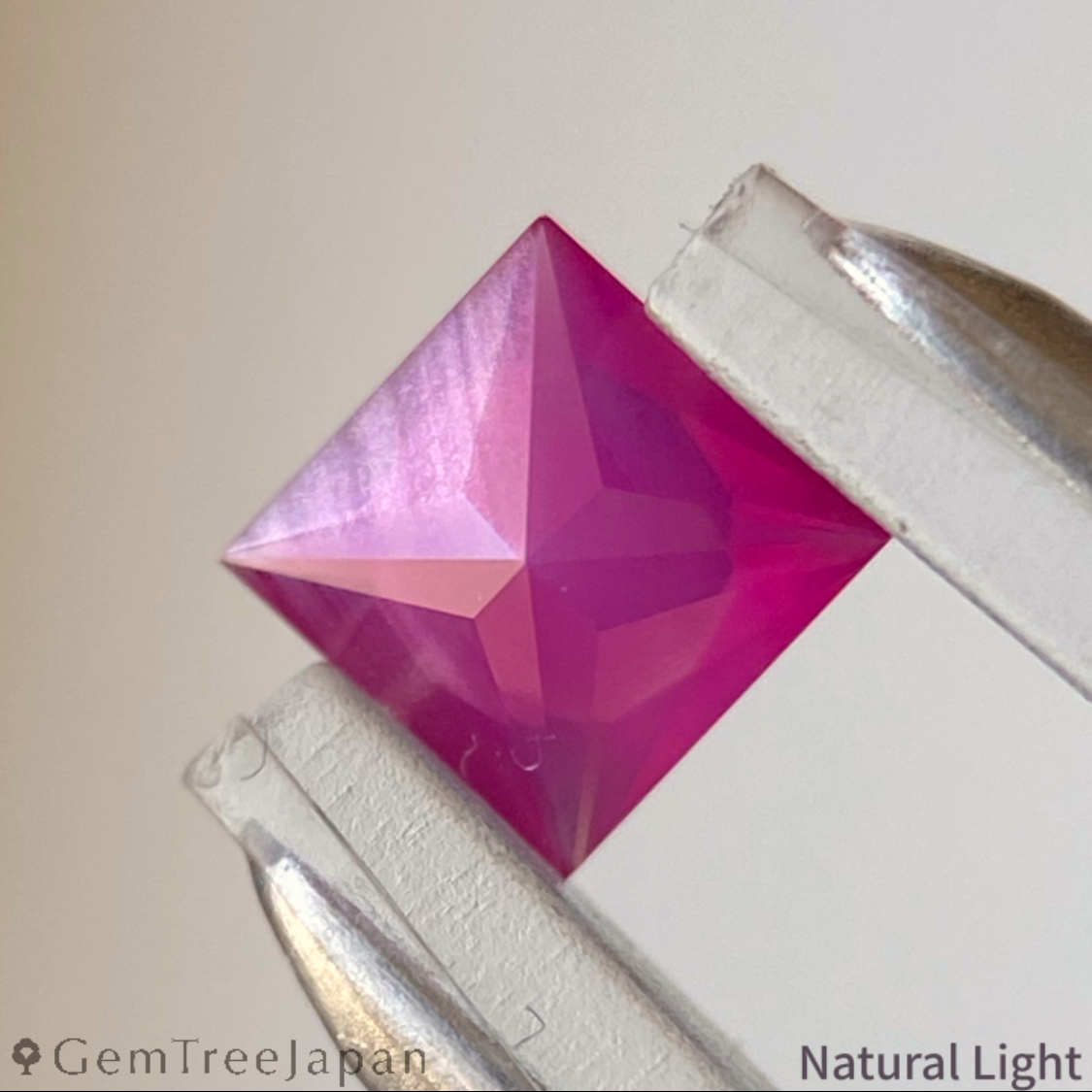 Un-Heat Ruby 0.285ct / Burma / Princess Cut