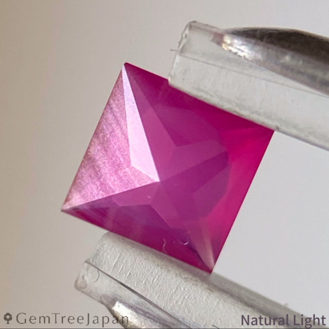 Un-Heat Ruby 0.285ct / Burma / Princess Cut