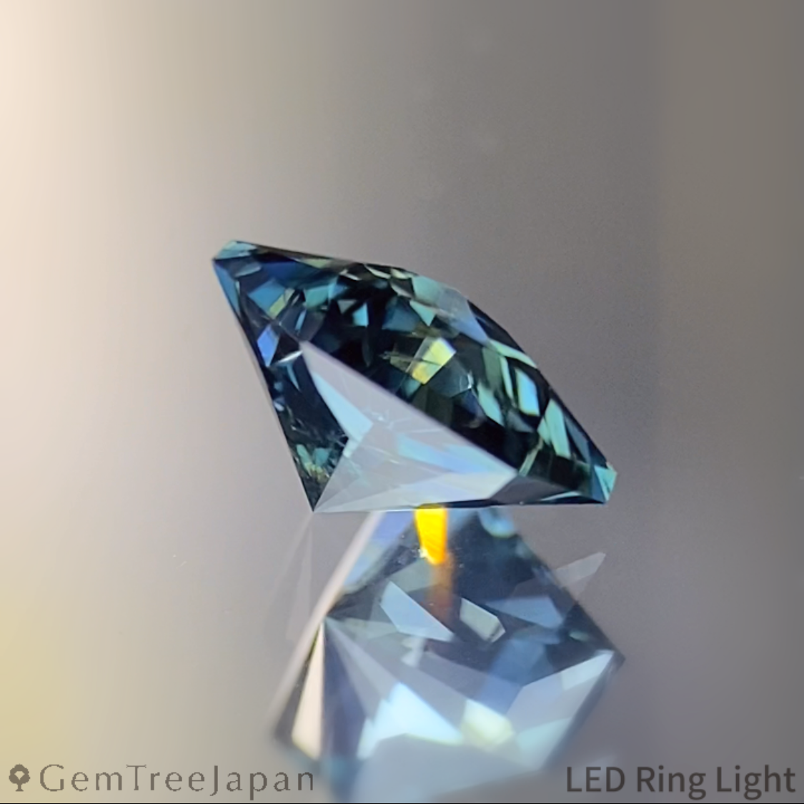 【Trial Price】Greenish Blue Sapphire 0.628ct / Madagascar