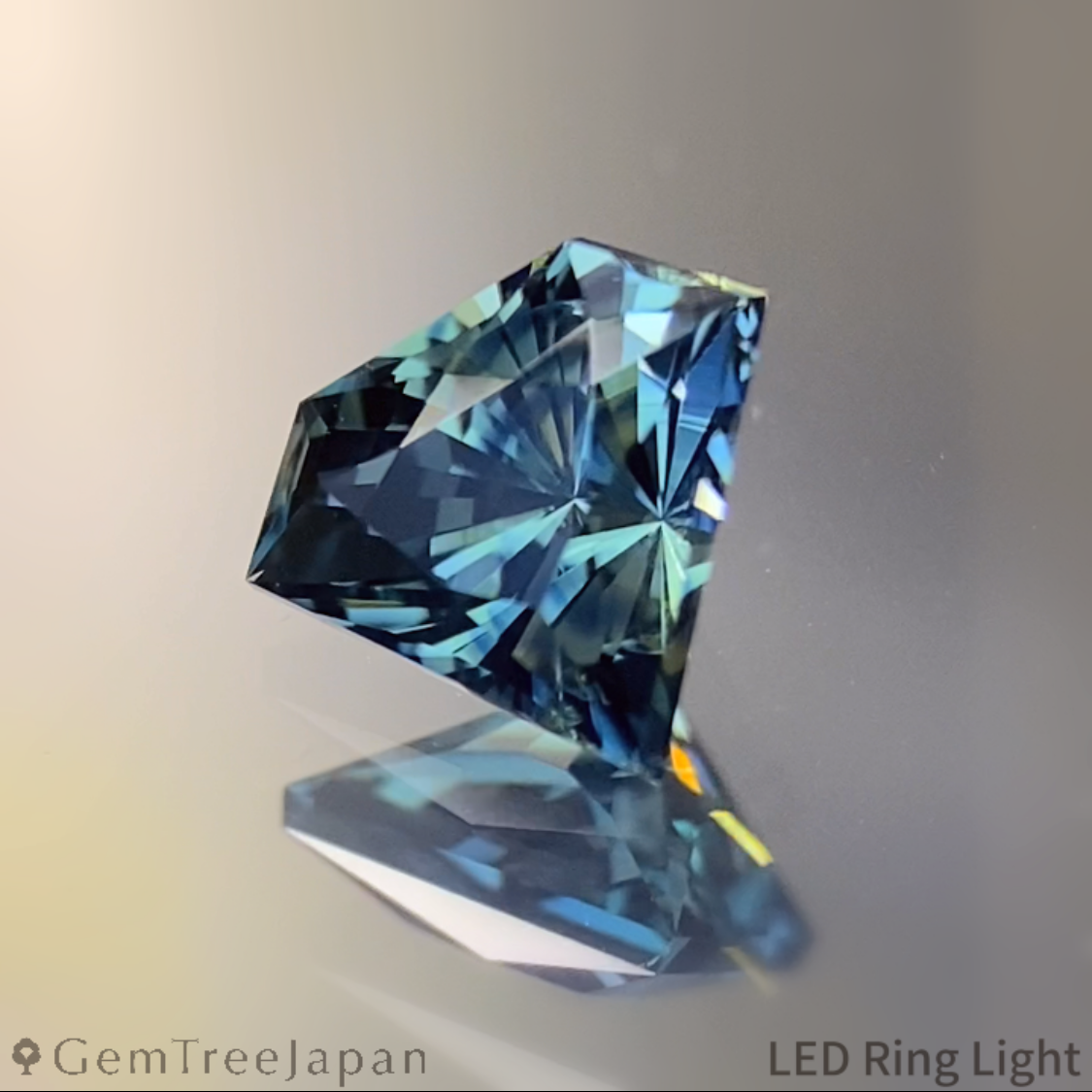 【Trial Price】Greenish Blue Sapphire 0.628ct / Madagascar