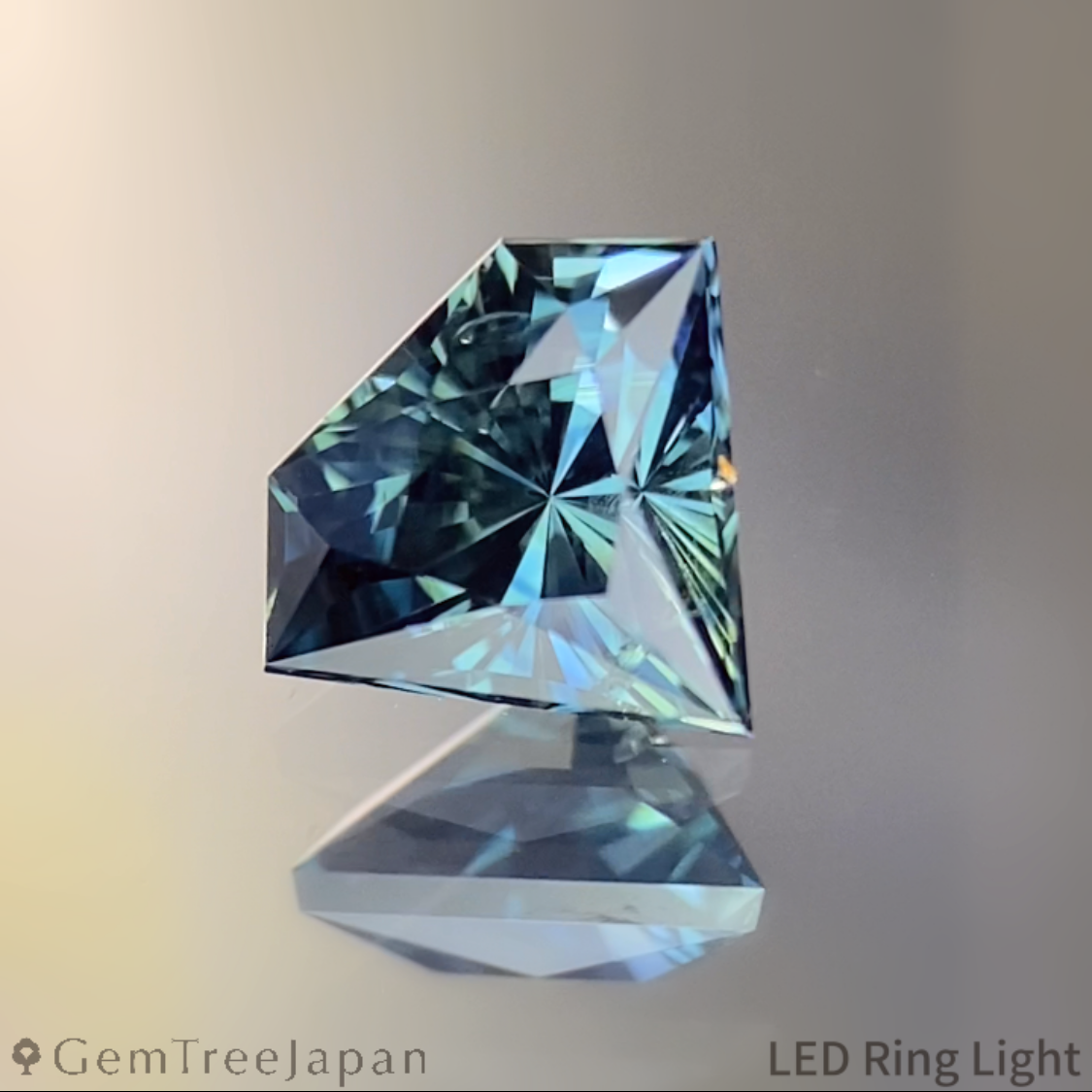 【Trial Price】Greenish Blue Sapphire 0.628ct / Madagascar