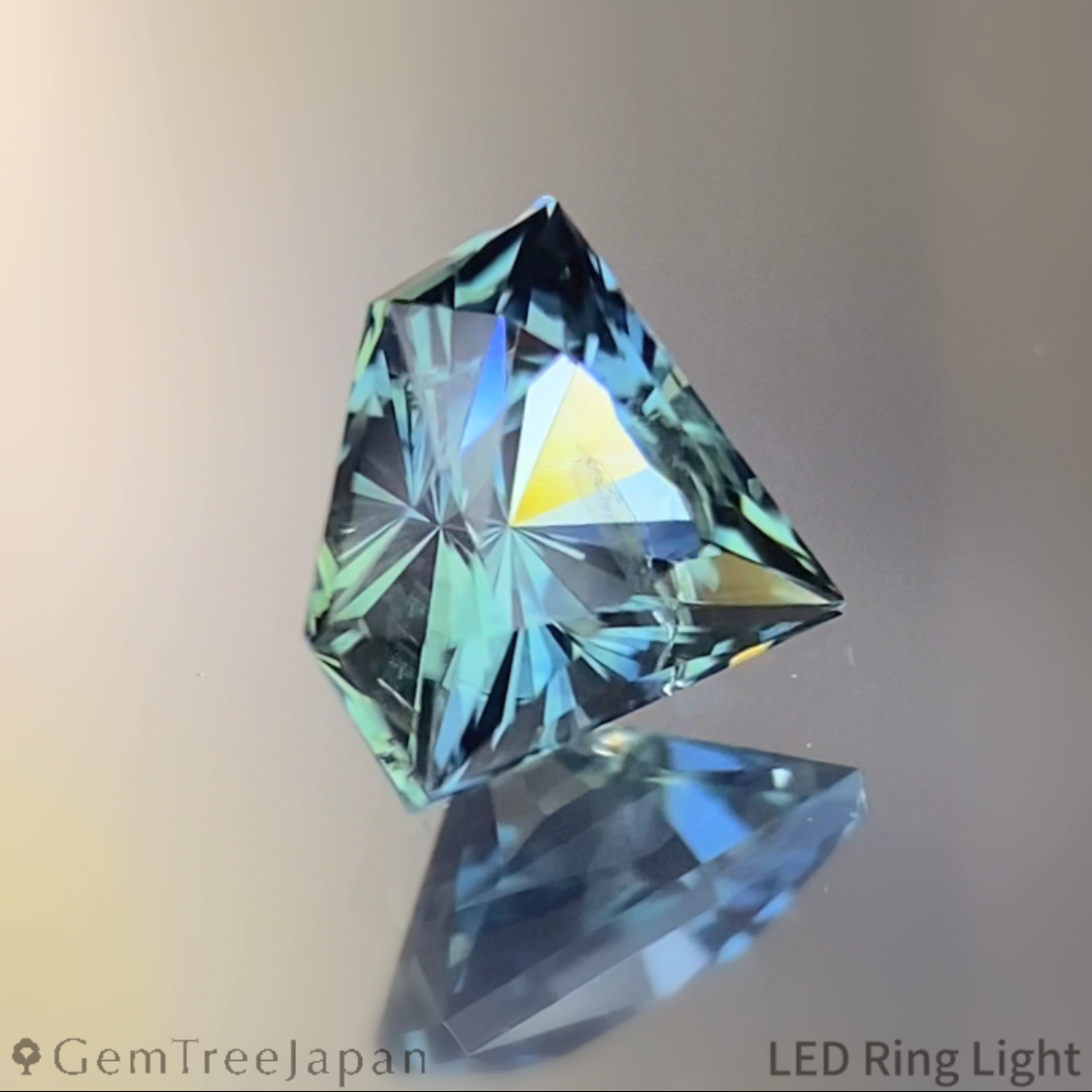 【Trial Price】Greenish Blue Sapphire 0.628ct / Madagascar