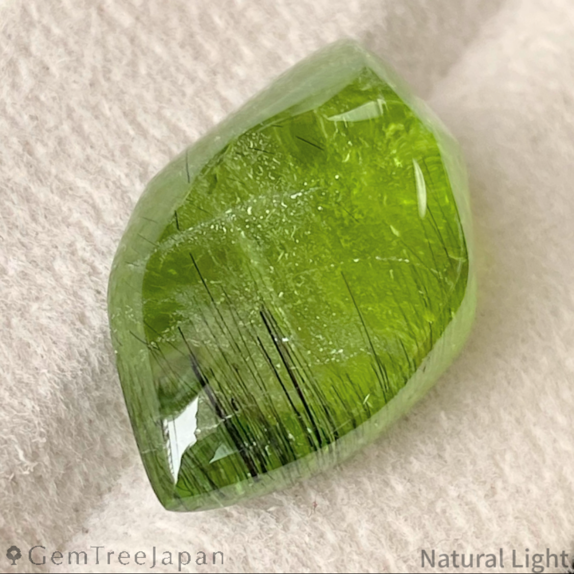 Peridot 19.42ct / Pakistan