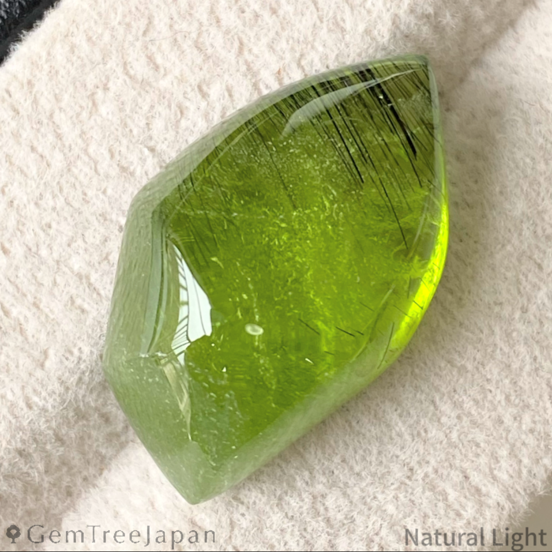 Peridot 19.42ct / Pakistan