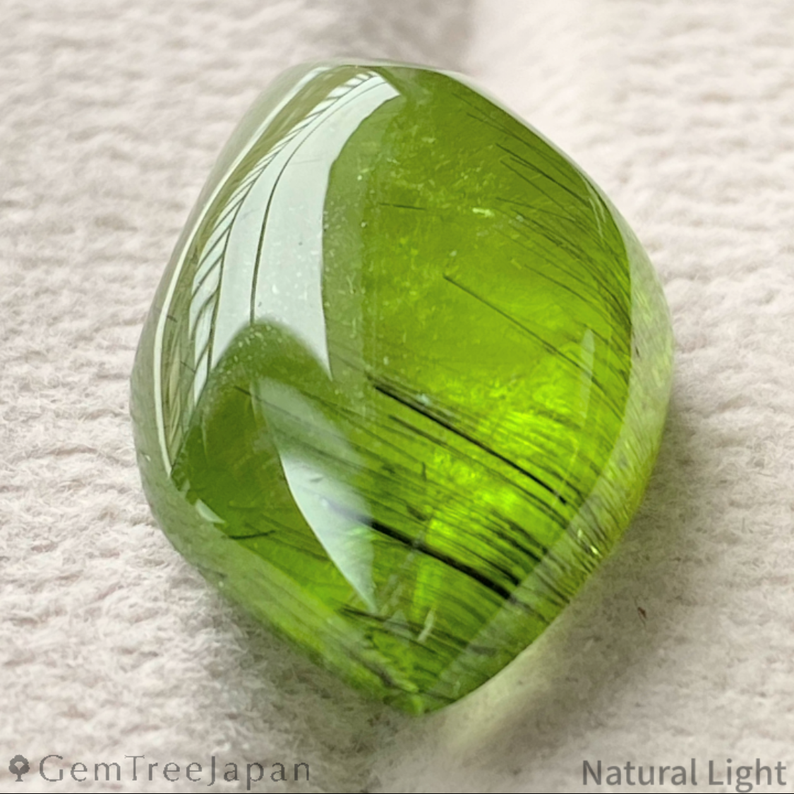 Peridot 19.42ct / Pakistan