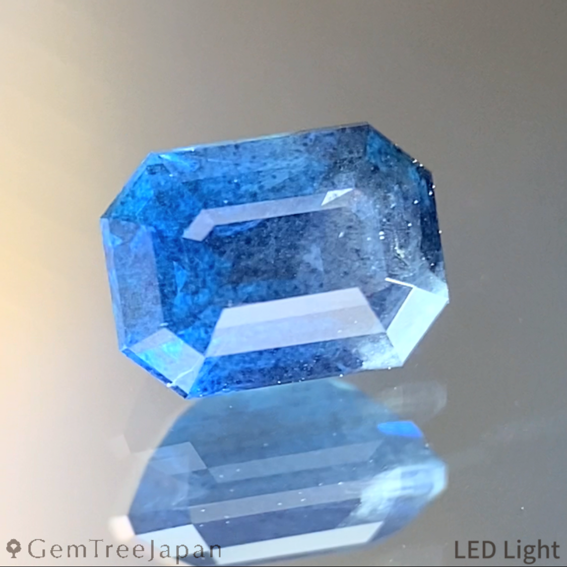 Deep Indigo Blue Sapphire 0.815ct / Madagascar