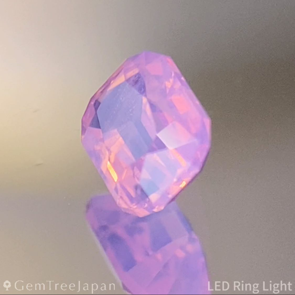 Un-Heat Padparadscha Sapphire 0.375ct / Vietnam