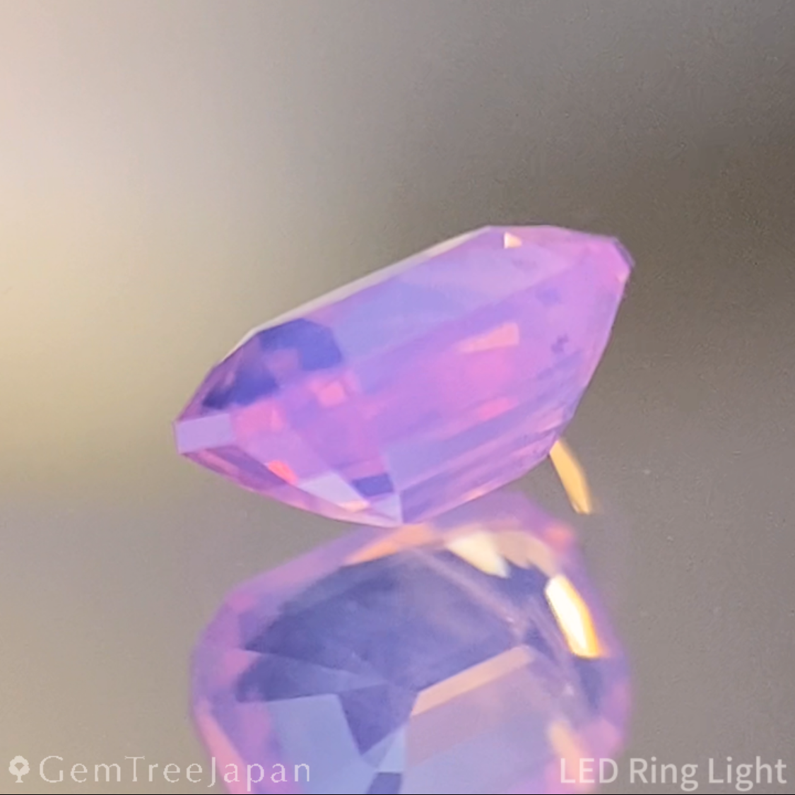 Un-Heat Padparadscha Sapphire 0.375ct / Vietnam