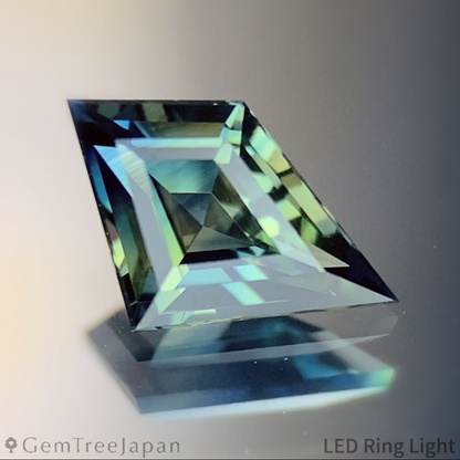 Un-Heat Parti-Color Sapphire 0.759ct / Madagascar